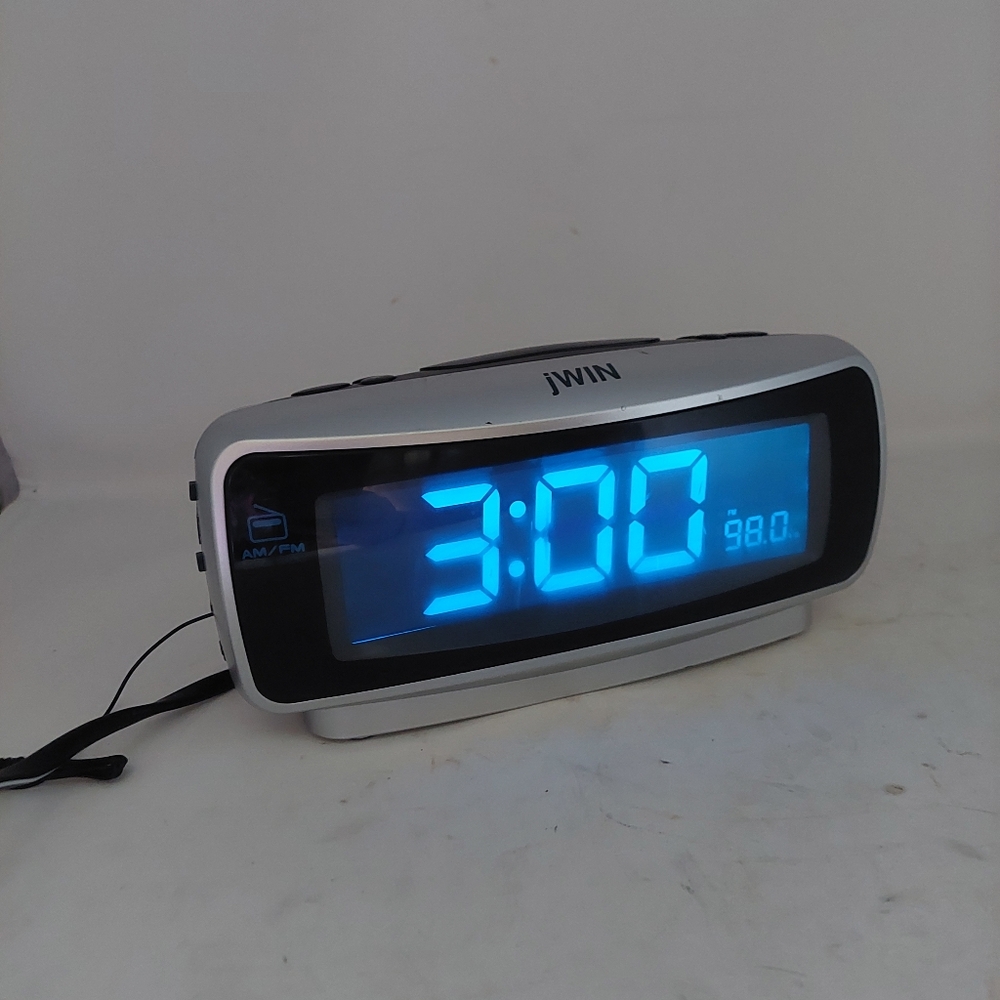 JWIN Silver Dual Alarm Clock AM/FM Radio JL-334D Large Numbers LCD Battery Wired